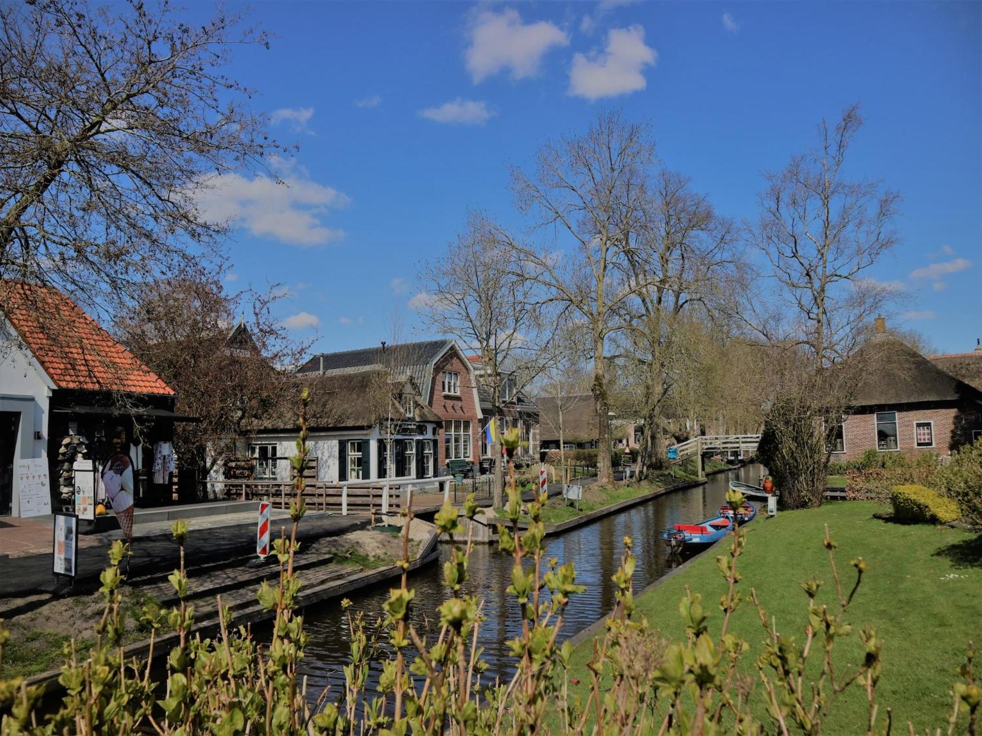 Lodge In Giethoorn With Breakfast Экстерьер фото